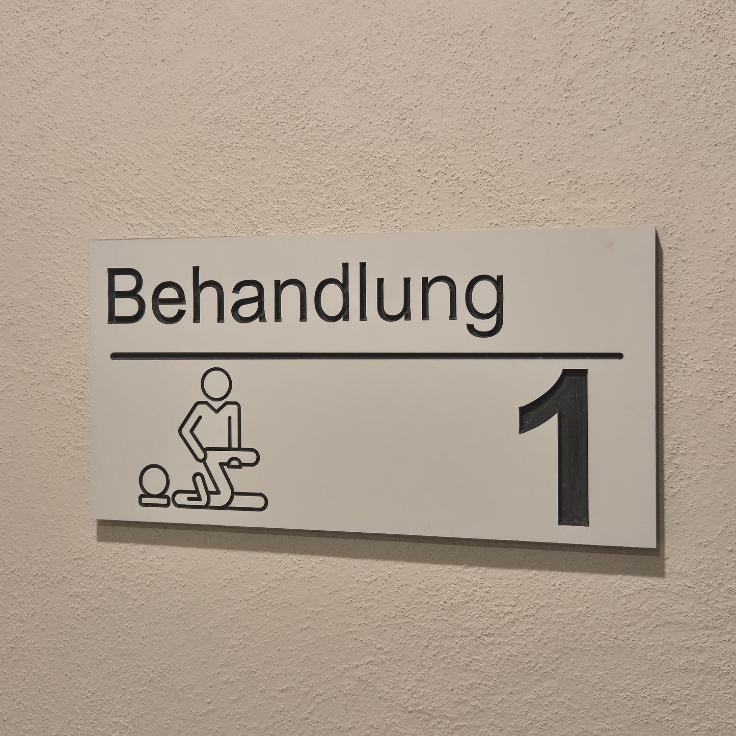 Moderne Türbeschilderung für Arzt-, Physio- und Massagepraxen
