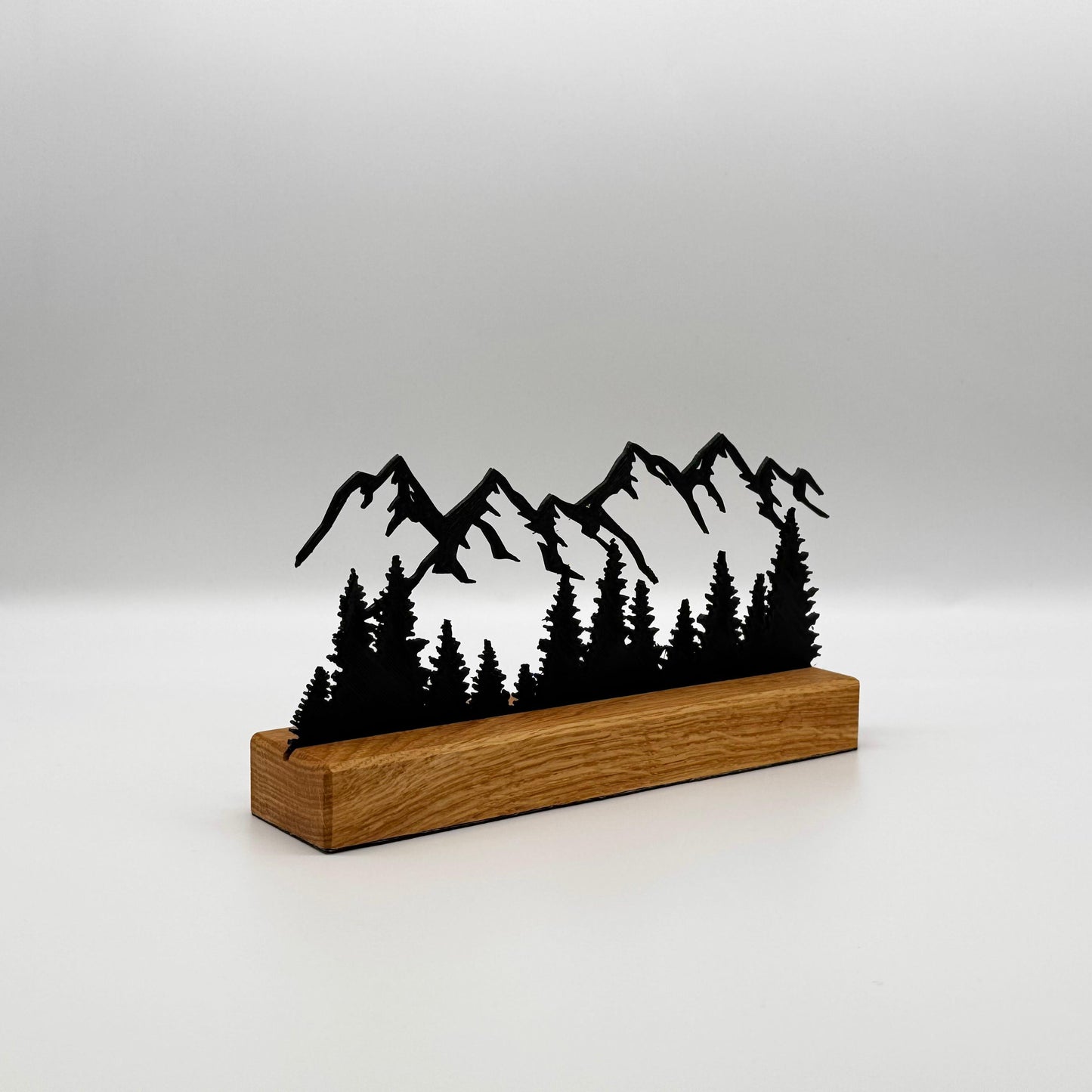 Berg Silhouette Deko aus Holz – Berglandschaft Schwarz auf Eiche, Wald Deko modern, Geschenkidee Natur Deko, Weihnachtsgeschenk