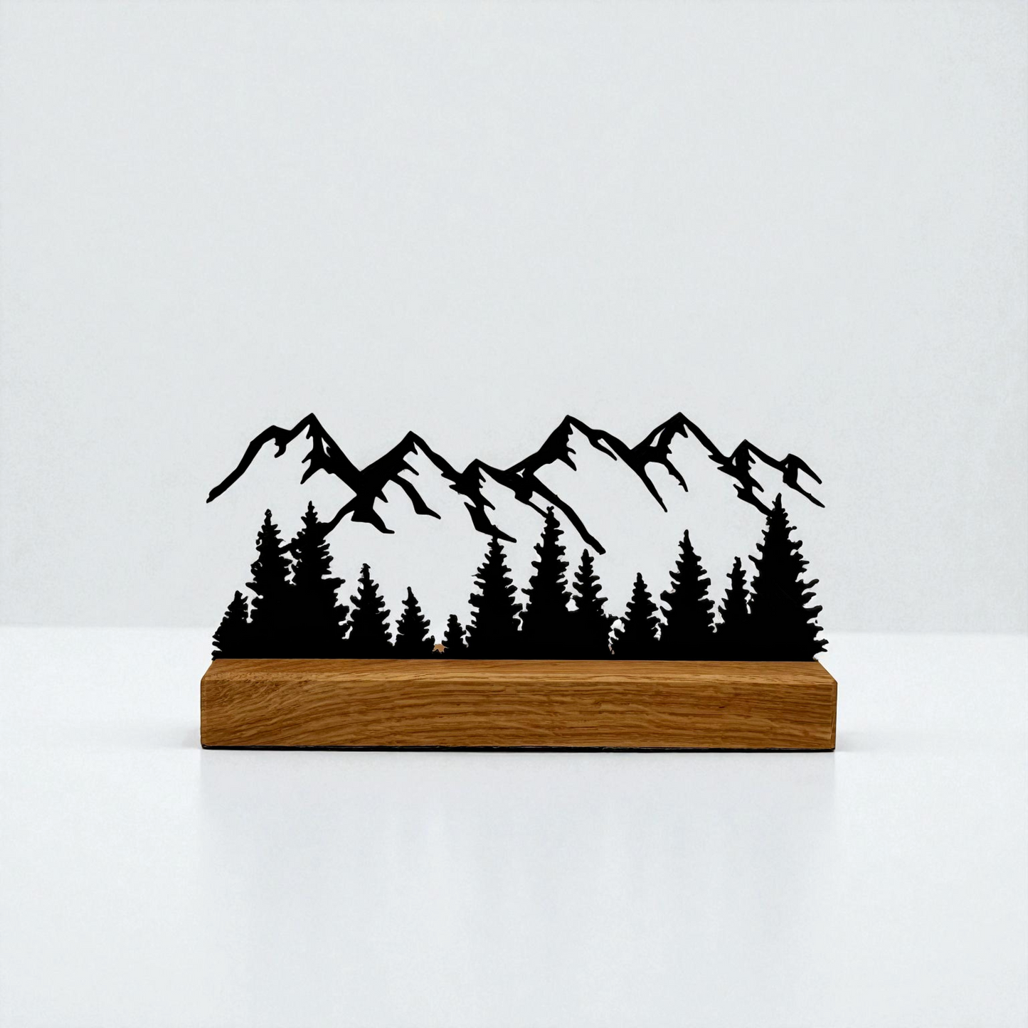Berg Silhouette Deko aus Holz – Berglandschaft Schwarz auf Eiche, Wald Deko modern, Geschenkidee Natur Deko, Weihnachtsgeschenk