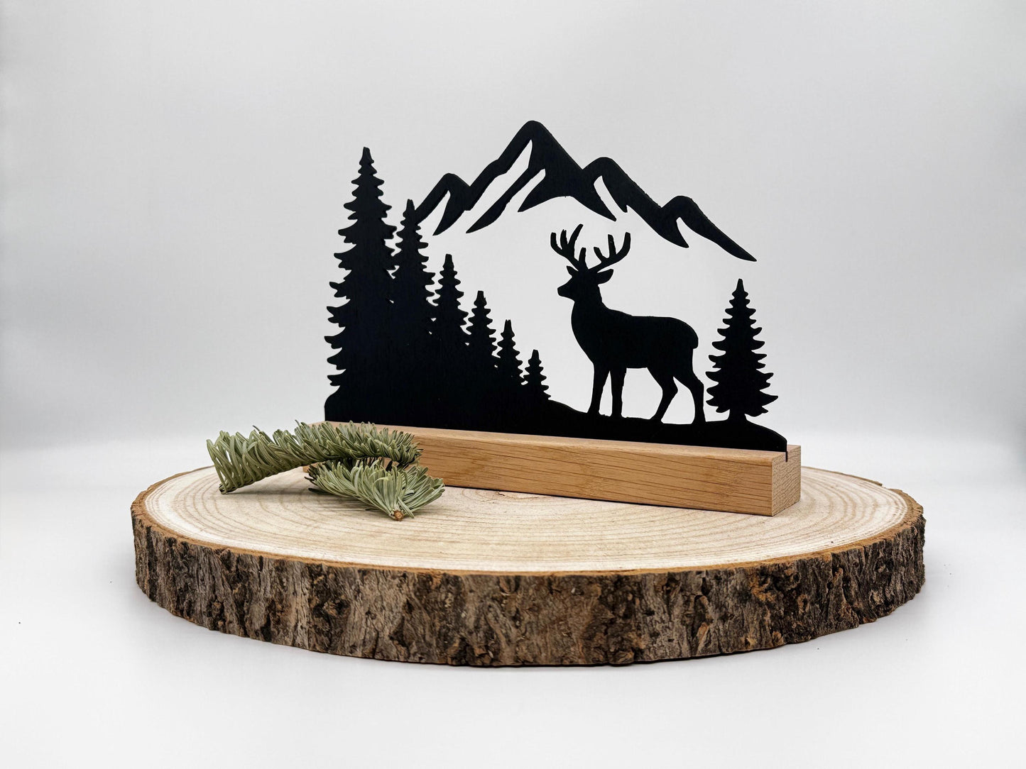 Berg & Hirsch Deko aus Holz  Natur Wohnaccessoire mit Eichenholzsockel