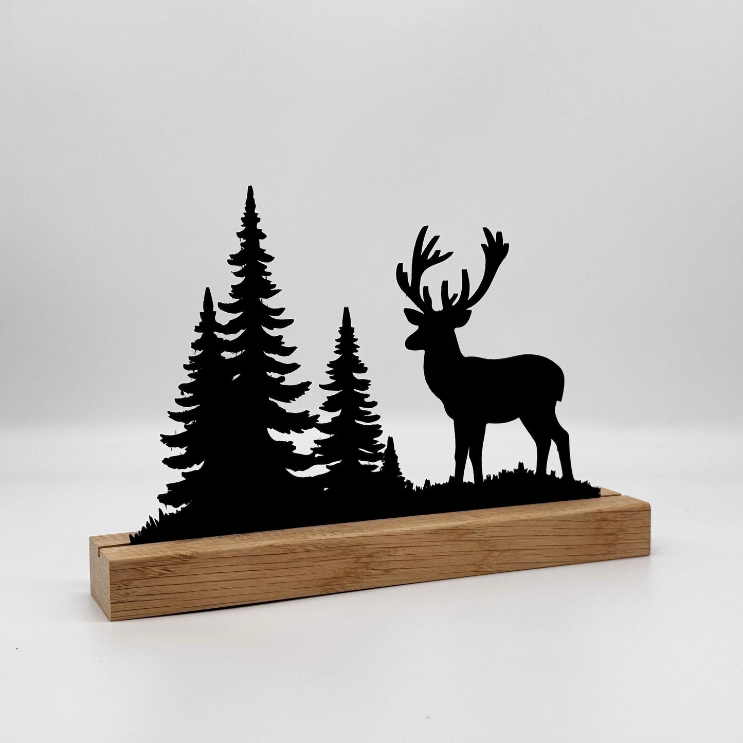 Hirsch Deko aus Holz  Natur Wohnaccessoire mit Eichenholzsockel