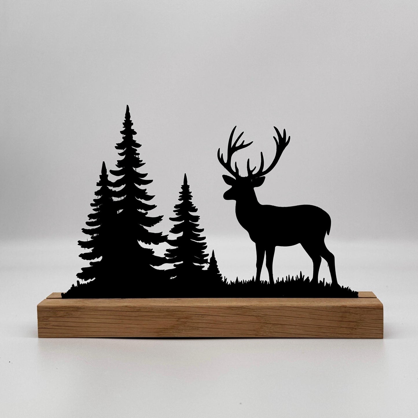 Hirsch Deko aus Holz  Natur Wohnaccessoire mit Eichenholzsockel