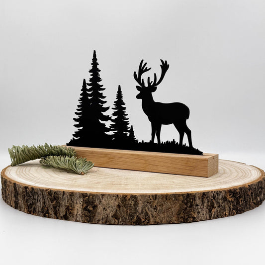 Hirsch Deko aus Holz  Natur Wohnaccessoire mit Eichenholzsockel