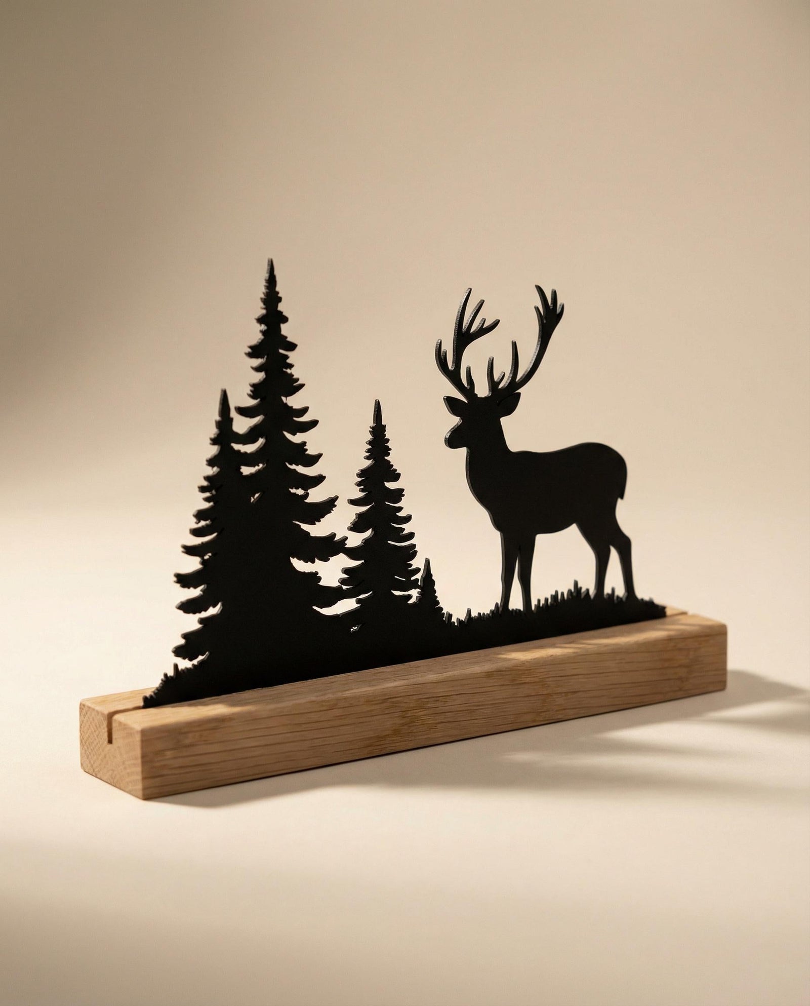 Hirsch-Silhouette aus Holz mit Waldmotiv – Ansicht 4
