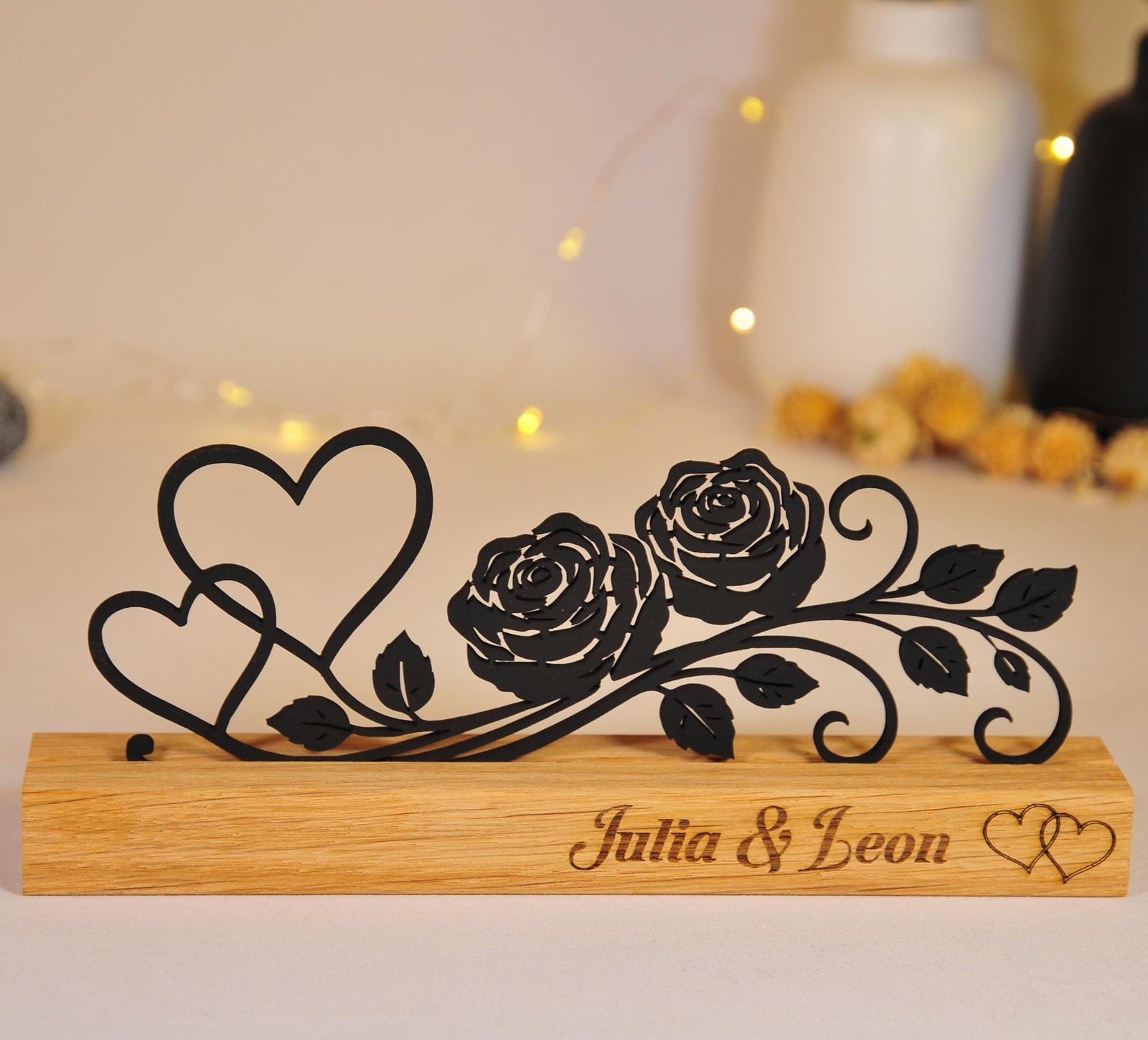 Herz-und-Rosen-Silhouette mit persönlicher Gravur – Ansicht 3