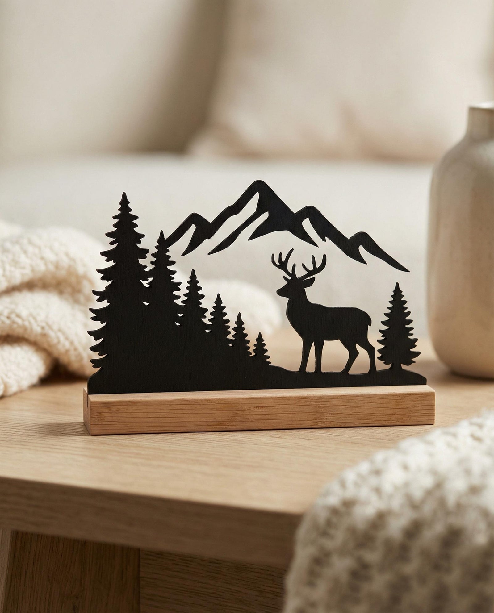 Hirsch-Silhouette aus Holz mit Bergmotiv – Ansicht 7