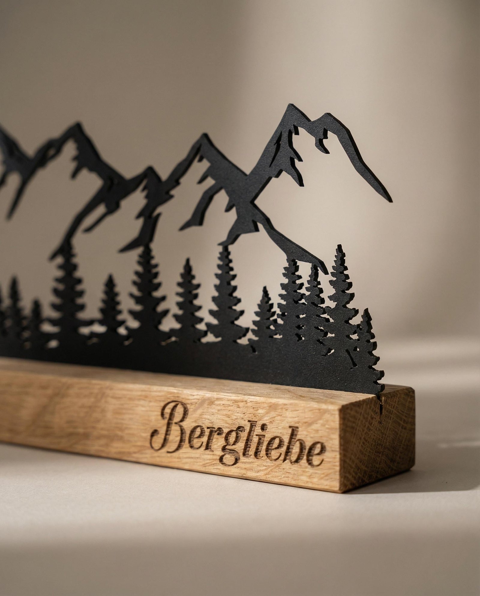 Bergsilhouette aus Holz – Ansicht 7