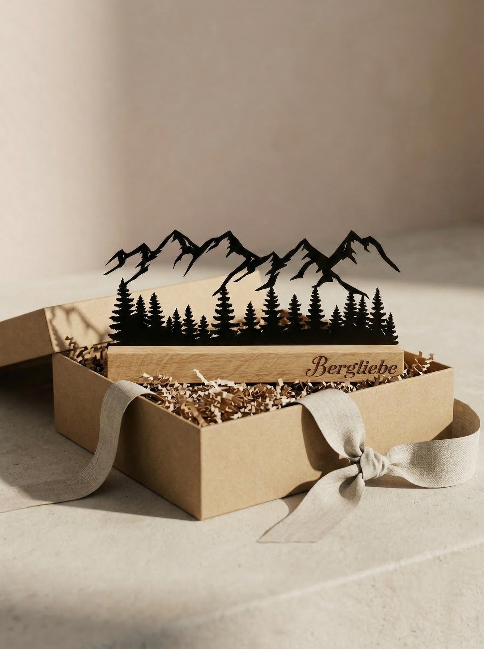 Bergsilhouette aus Holz – Ansicht 9