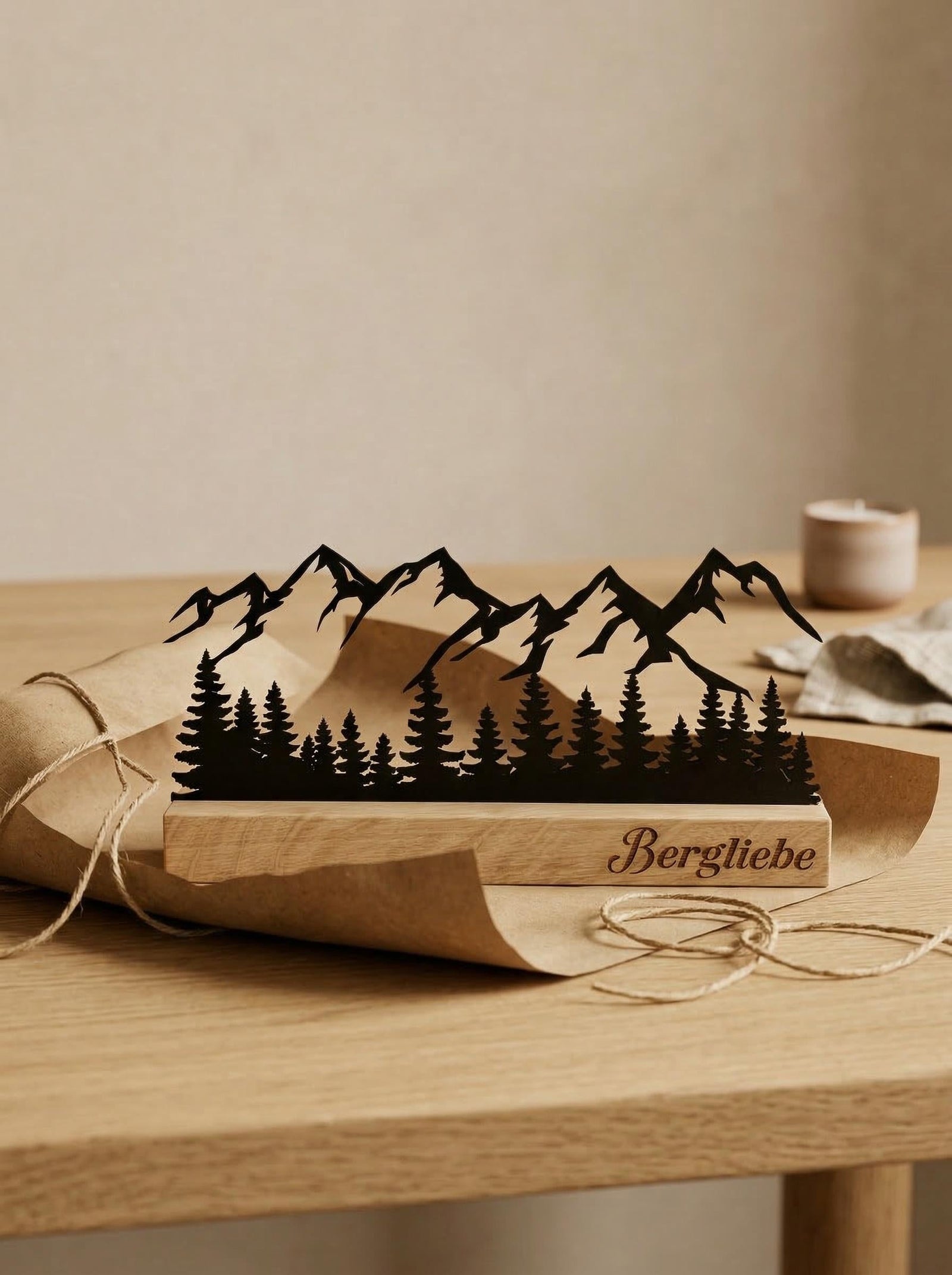 Bergsilhouette aus Holz – Ansicht 10