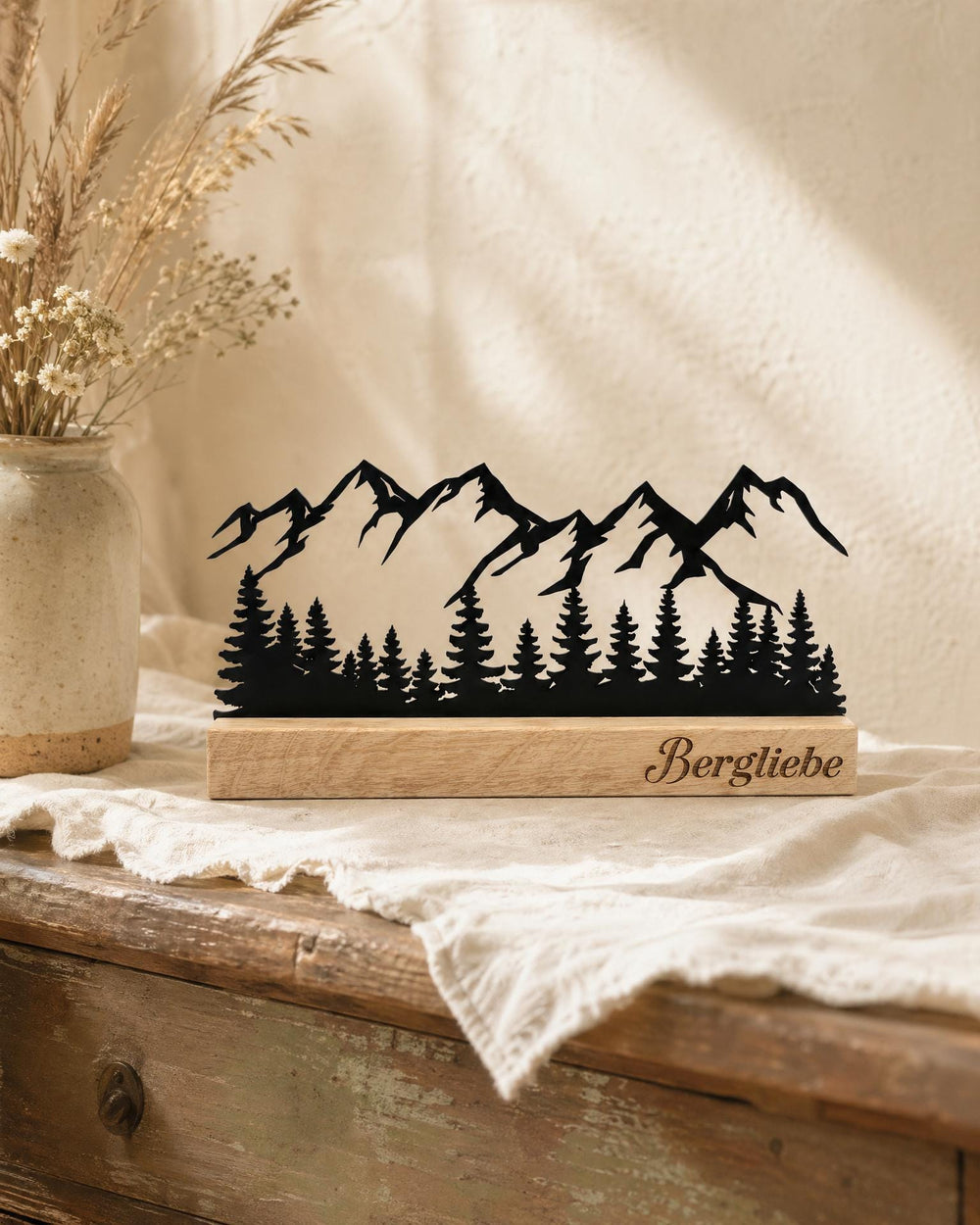 Bergsilhouette aus Holz – Ansicht 1
