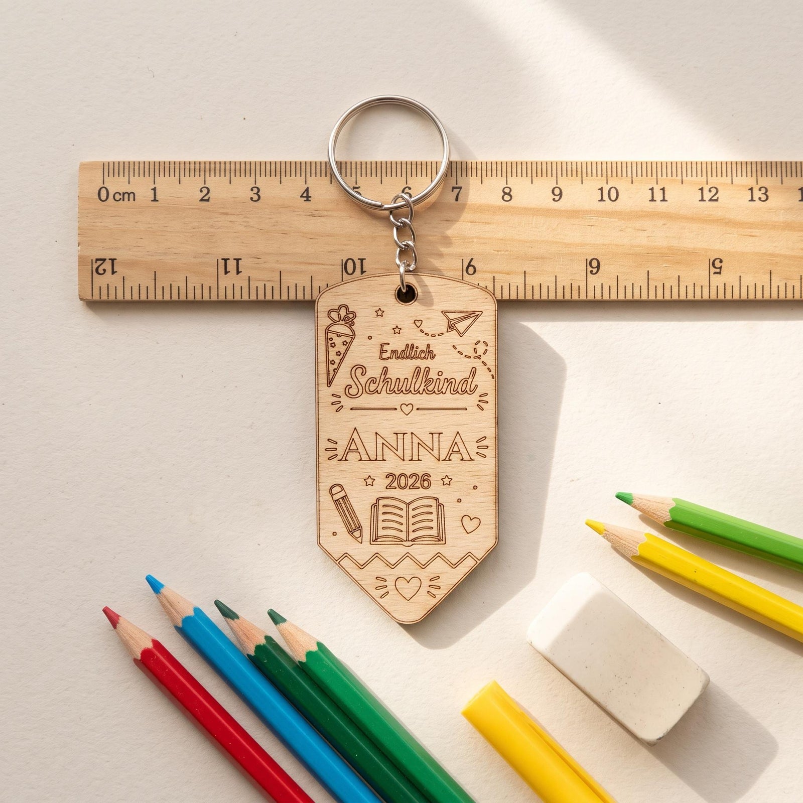 Personalisierter Schulkind-Anhänger aus Holz – Ansicht 3
