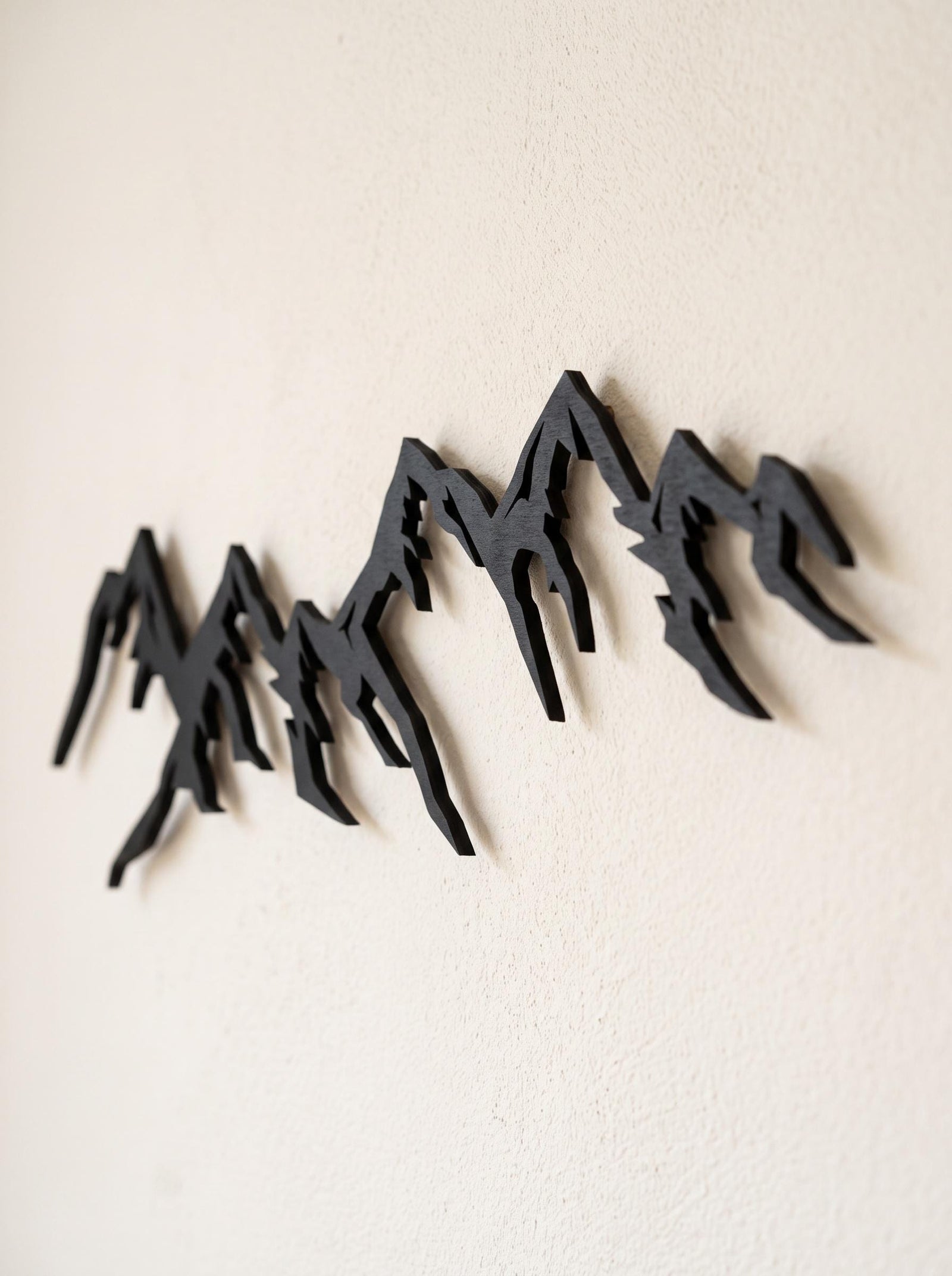 Bergsilhouette als 3D-Wanddeko – Ansicht 3